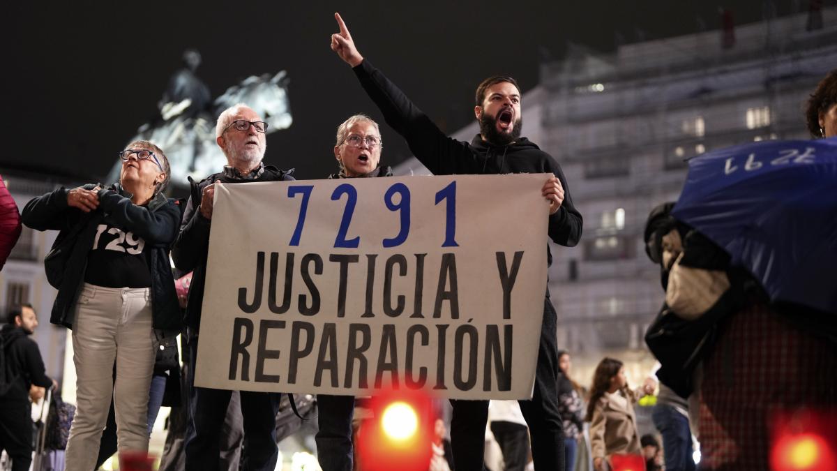 Marea de Residencias visibiliza en Sol a las víctimas en centros de mayores en la pandemia