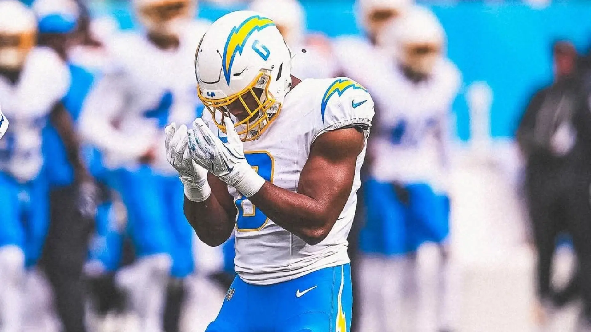 El jugador de la NFL Daiyan Henley reaparece con Los Angeles Chargers tras el asesinato de su hermano