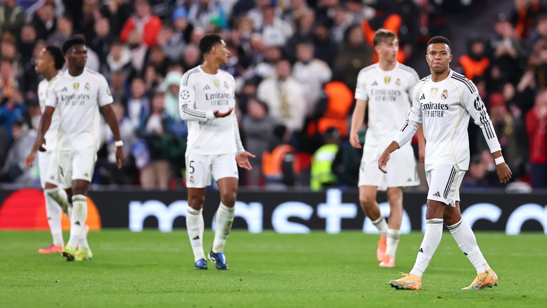 Un Real Madrid que se atasca en grandes escenarios: de la hecatombe ante el Atleti a la decepción en Anfield