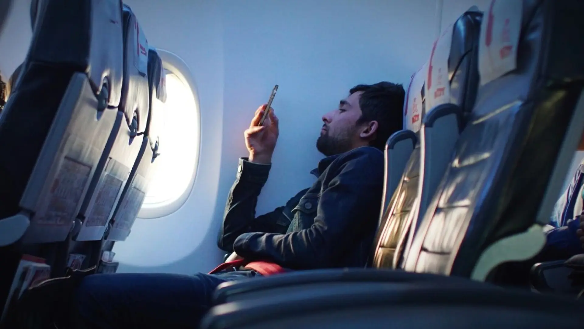 Internet en el aire: el WiFi de Starlink llega a Iberia, Vueling y más aerolíneas