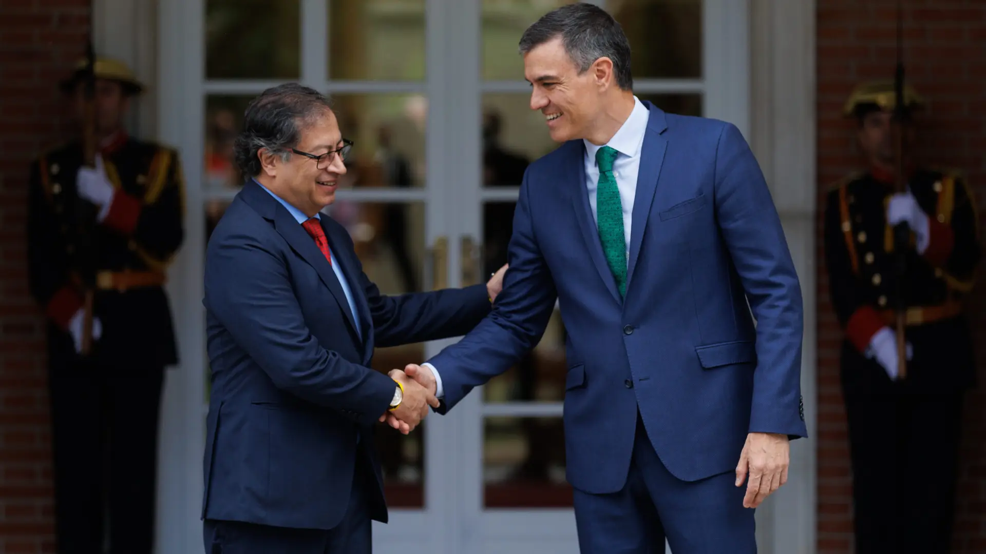 Sánchez intenta pasar página tras el portazo de Junts y la investigación al PSOE: se vuelca en la memoria histórica y la agenda exterior