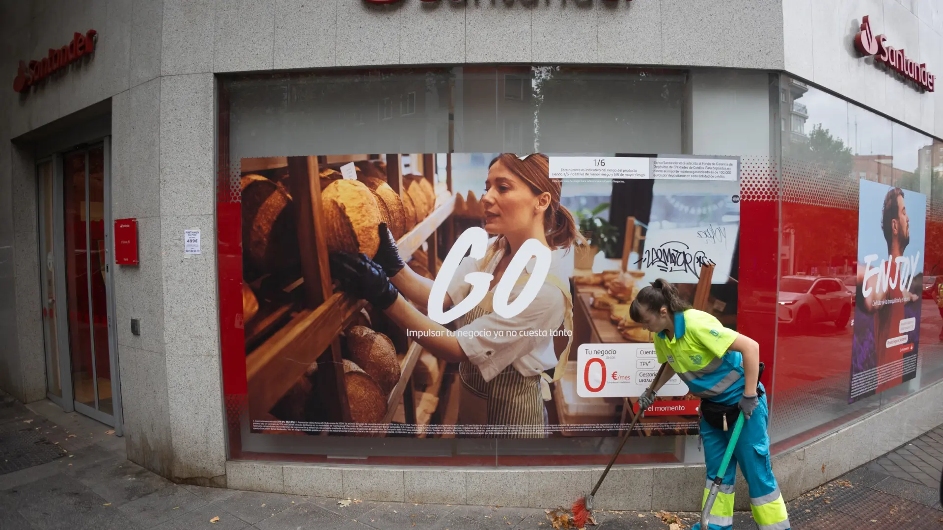 Hipotecas, tarjetas, cuentas remuneradas... Banco Santander simplifica su catálogo de productos un 35% en el último año