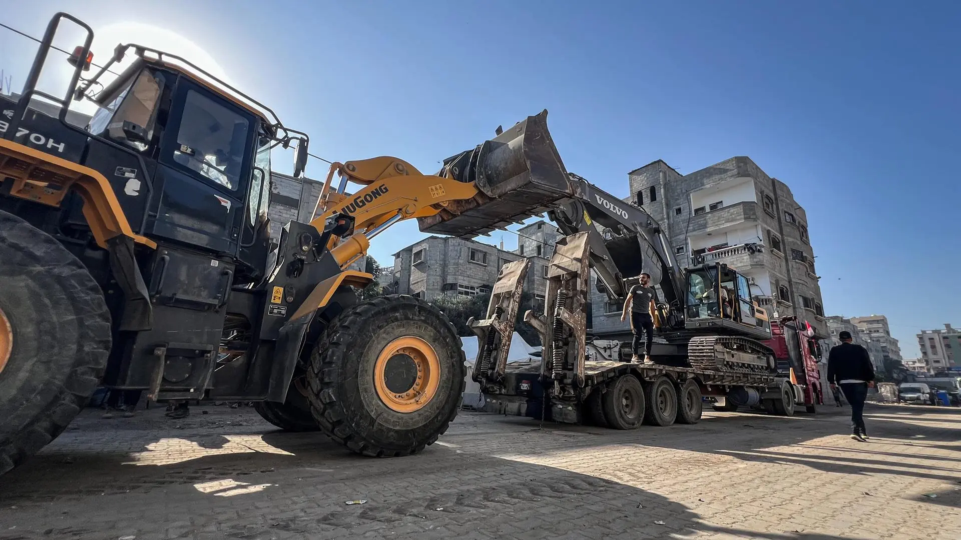 Las milicias de Hamás entregan tres cadáveres de rehenes israelíes