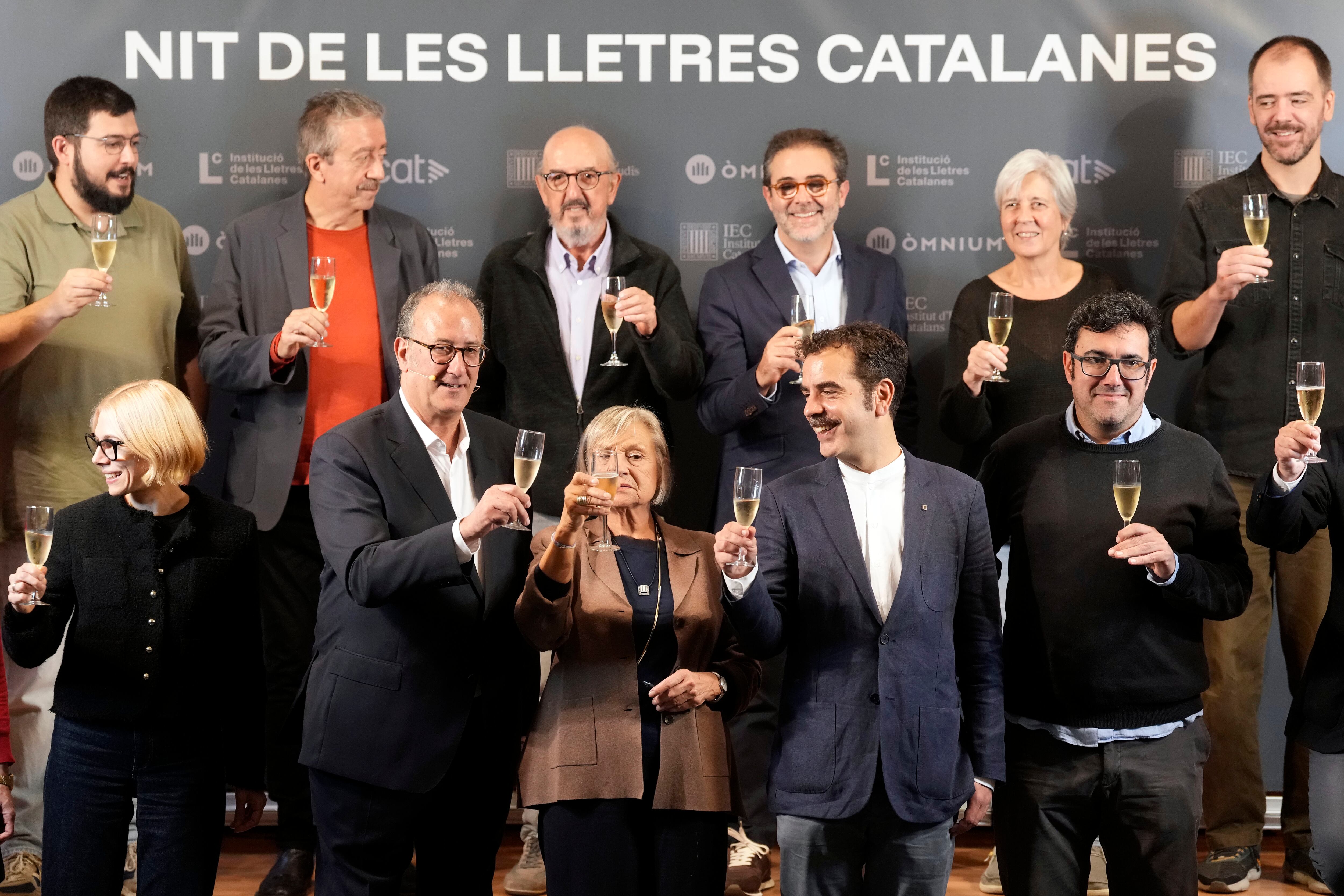 La Nit de les Lletres Catalanes, un pessebre per Sant Jordi