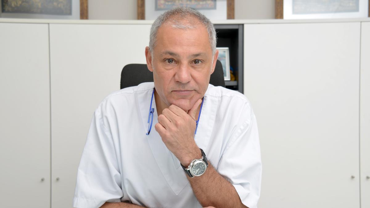 Dr. Prados, cirujano: “No me gusta que se vea al médico como una figura individualista”