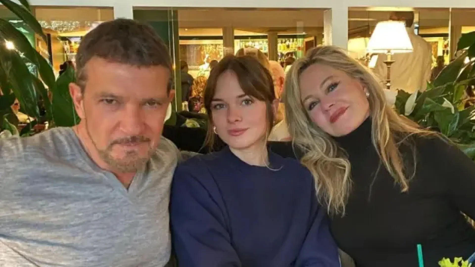 Antonio Banderas, sobre Melanie Griffith, entre rumores de tensión antes de la boda de su hija, Stella: "Si el amor cambia de forma..."