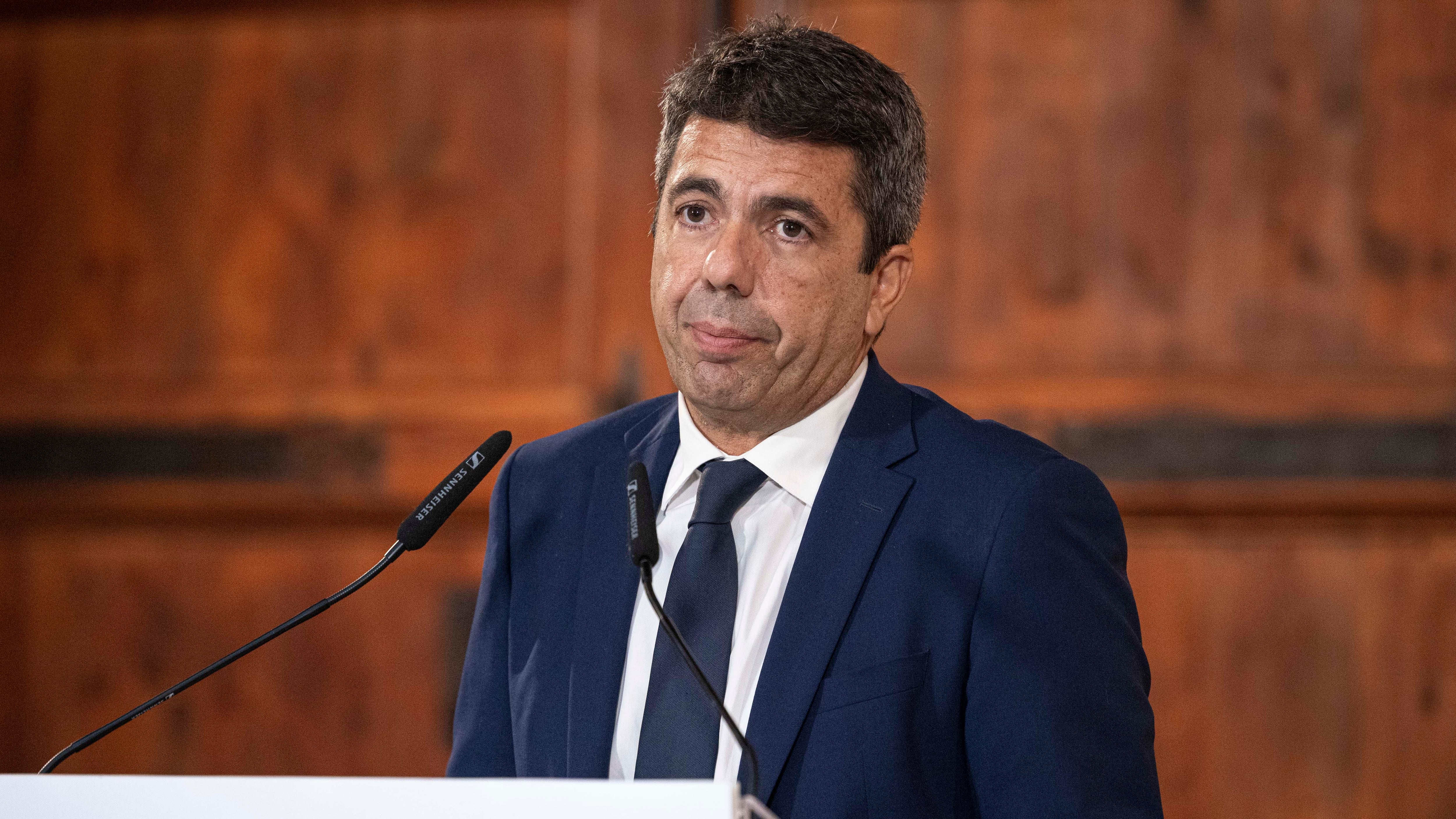 Mazón anuncia su dimisión y apela a Vox para pactar un presidente interino de la Generalitat: “Ya no puedo más”