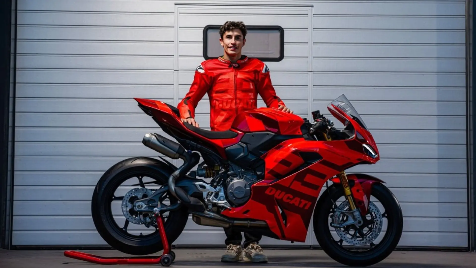 Marc Márquez lanza una edición limitada de su casco de campeón del mundo: firmado, pintado a mano y reservado a unos pocos