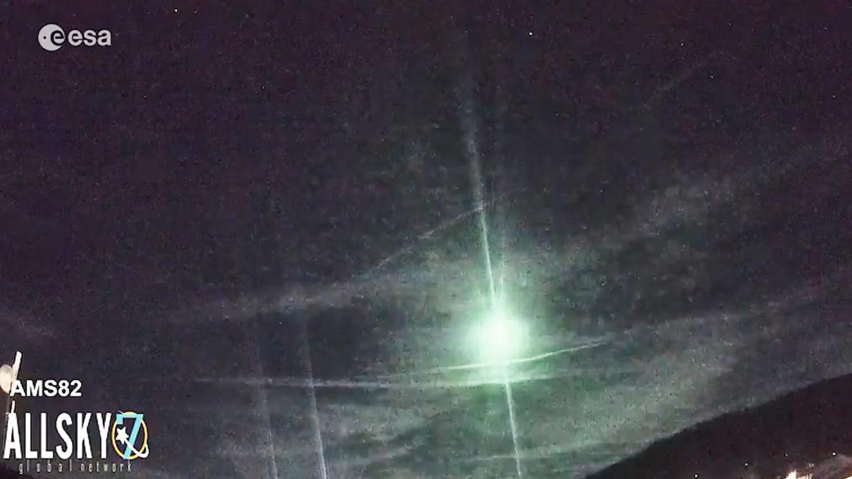 Una bola de fuego igual de luminosa que la Luna llena cruza el cielo sobre Andalucía