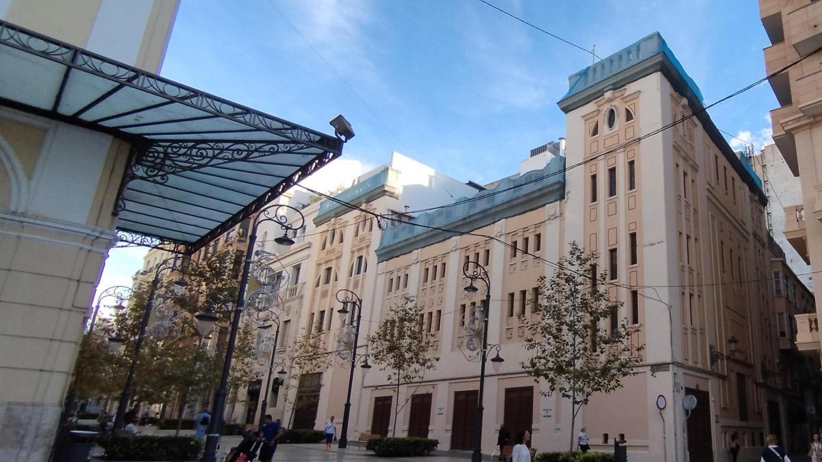 El movimiento vecinal de Alicante reivindica el uso cultural de las harineras y el viejo cine Ideal