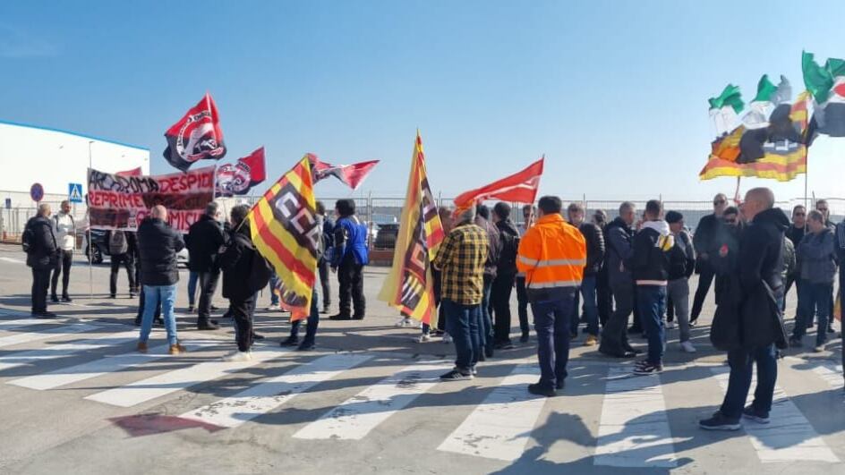 A la huelga por la seguridad laboral: los trabajadores de una planta química en El Prat alertan de falta de protección