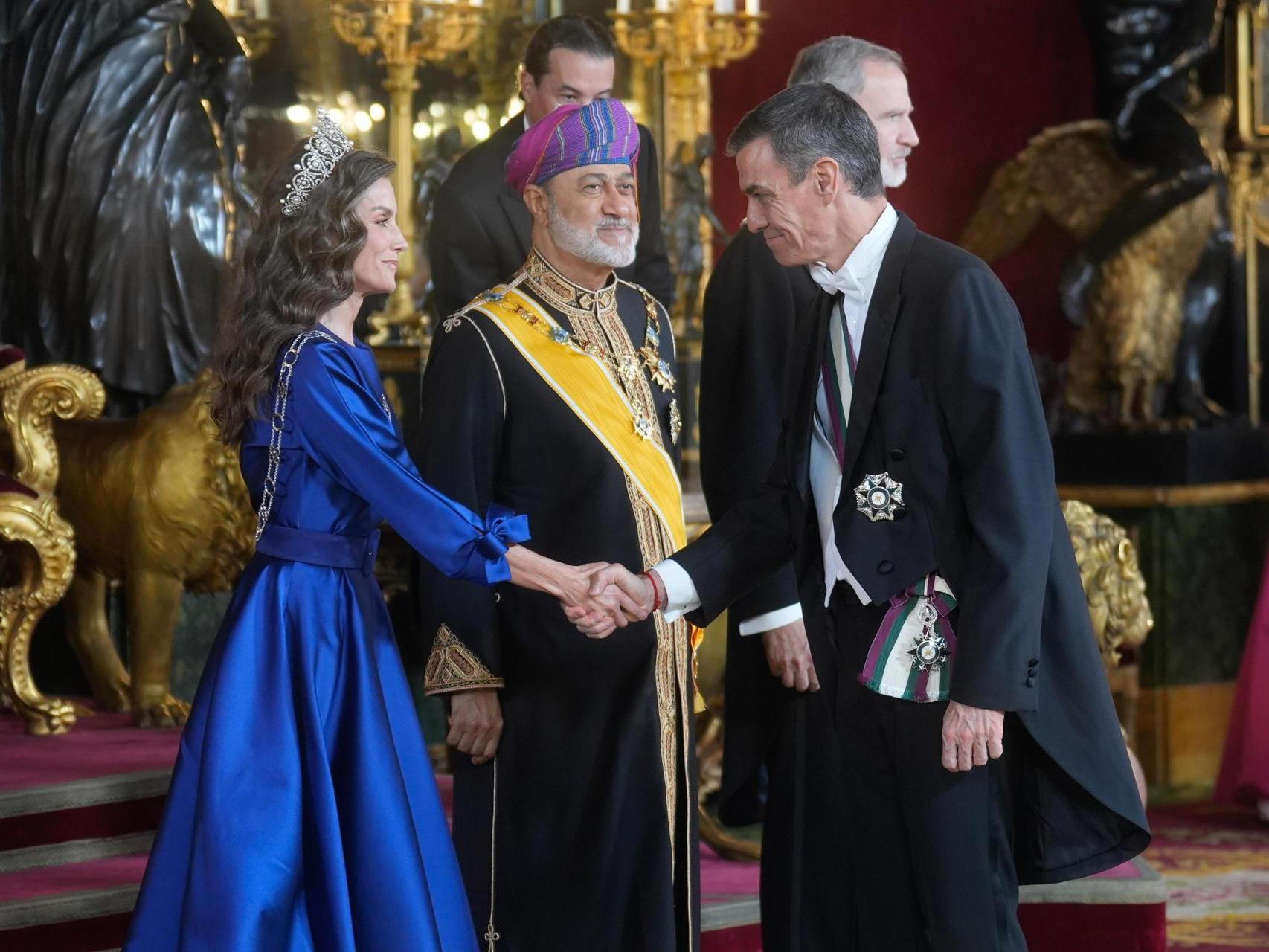 Del llamamiento a la paz del Rey al debut de las nuevas mujeres de confianza de Letizia: los detalles de la cena de gala en honor al Sultán de Omán