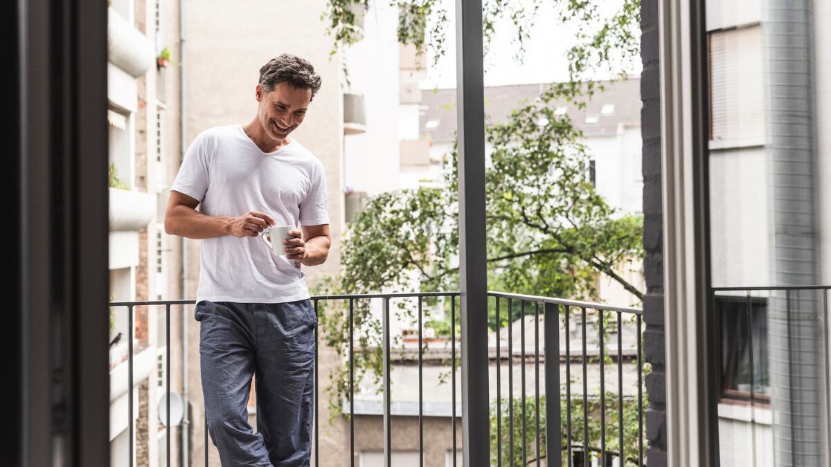 Las zapatillas de casa con velcro ideales para hombres con artritis o pies hinchados