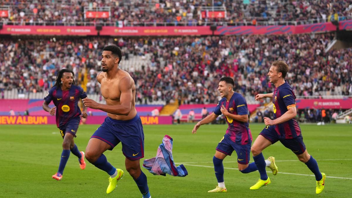 Araújo recupera su puesto de central y Flick repite la delantera del Bernabéu