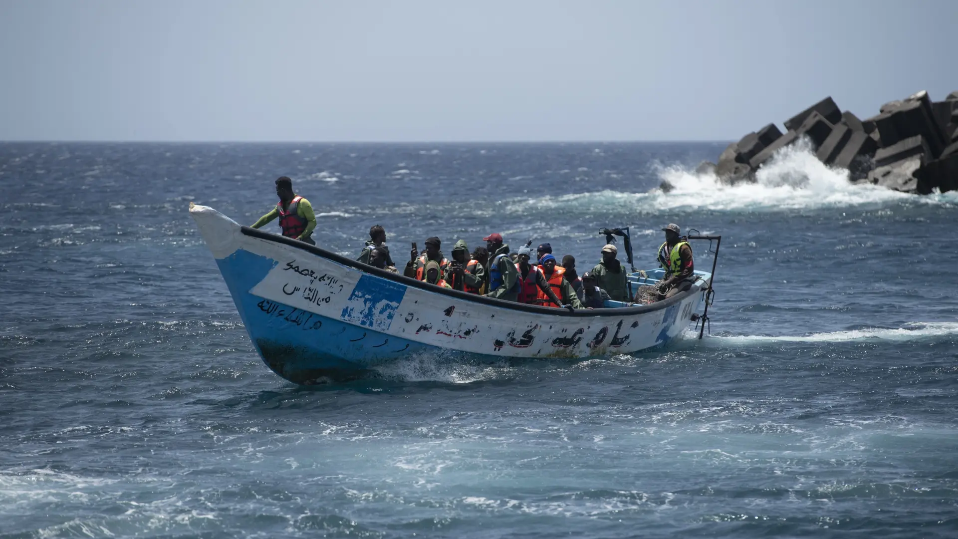 España se sitúa entre los cinco primeros países de la OCDE que más migración permanente recibió en 2024