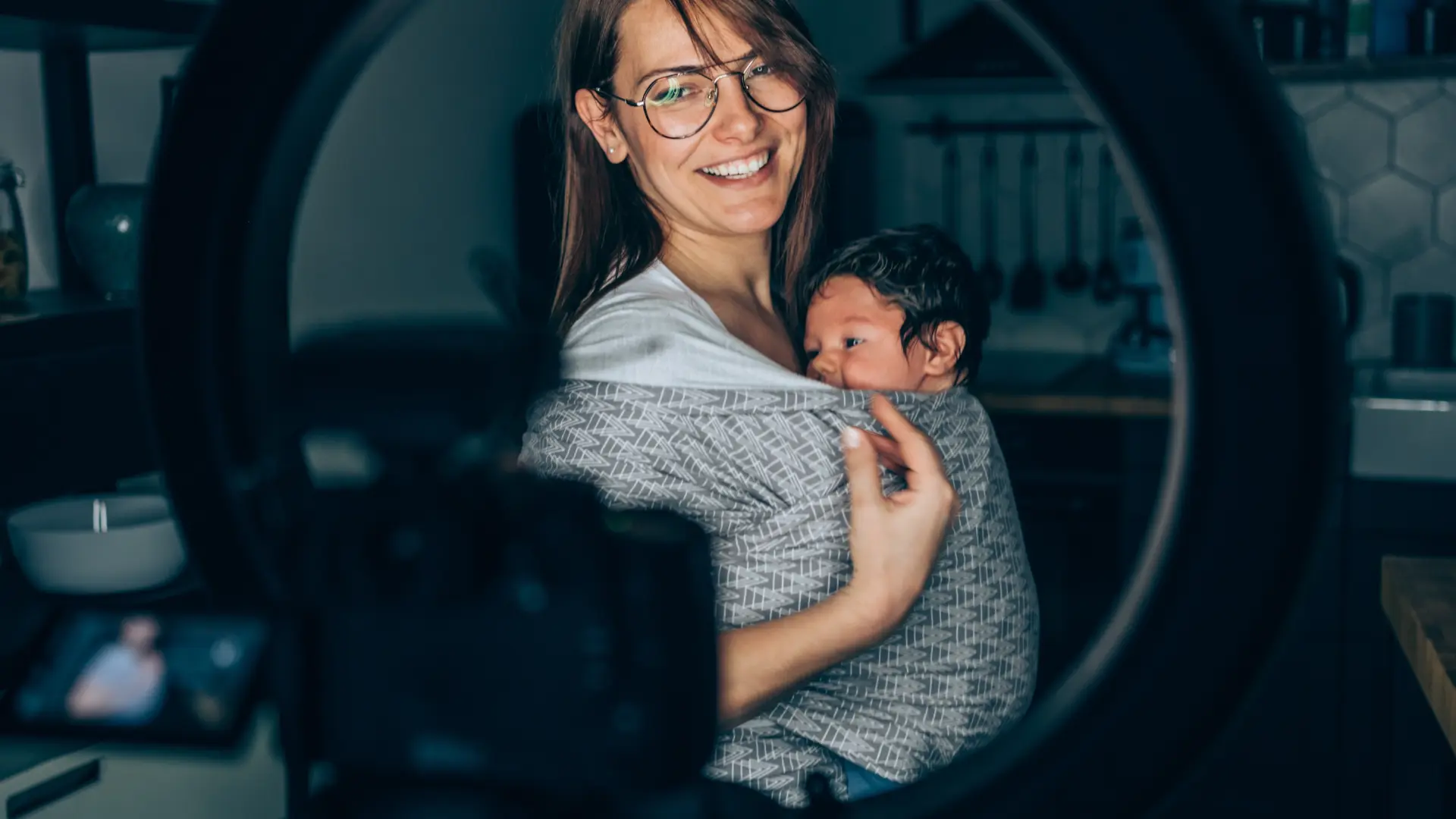 Así es como el 'sharenting' deja marca: "Publicamos desde el cariño, pero estamos creando la huella digital de nuestros hijos"