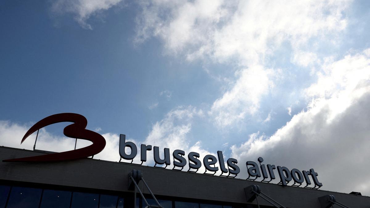 Reabierto el aeropuerto de Bruselas tras tener que cerrar por la presencia de “múltiples drones”