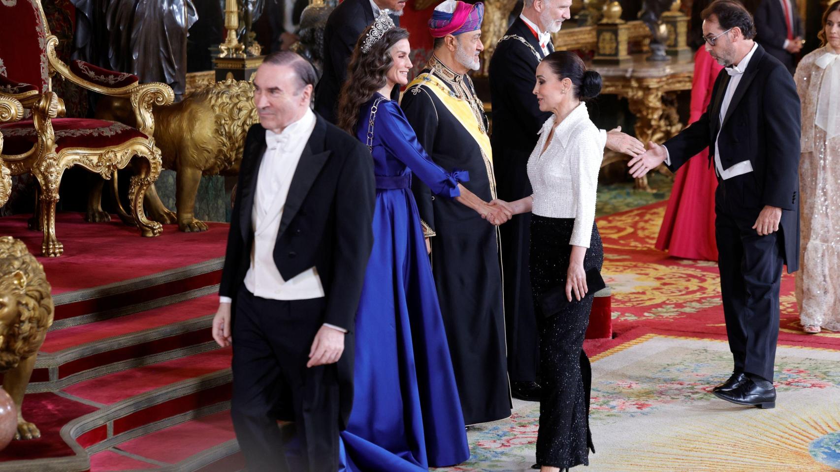 El look de Cruz Sánchez de Lara para la cena de gala en el Palacio Real:  Alejandro de Miguel revela todos los detalles