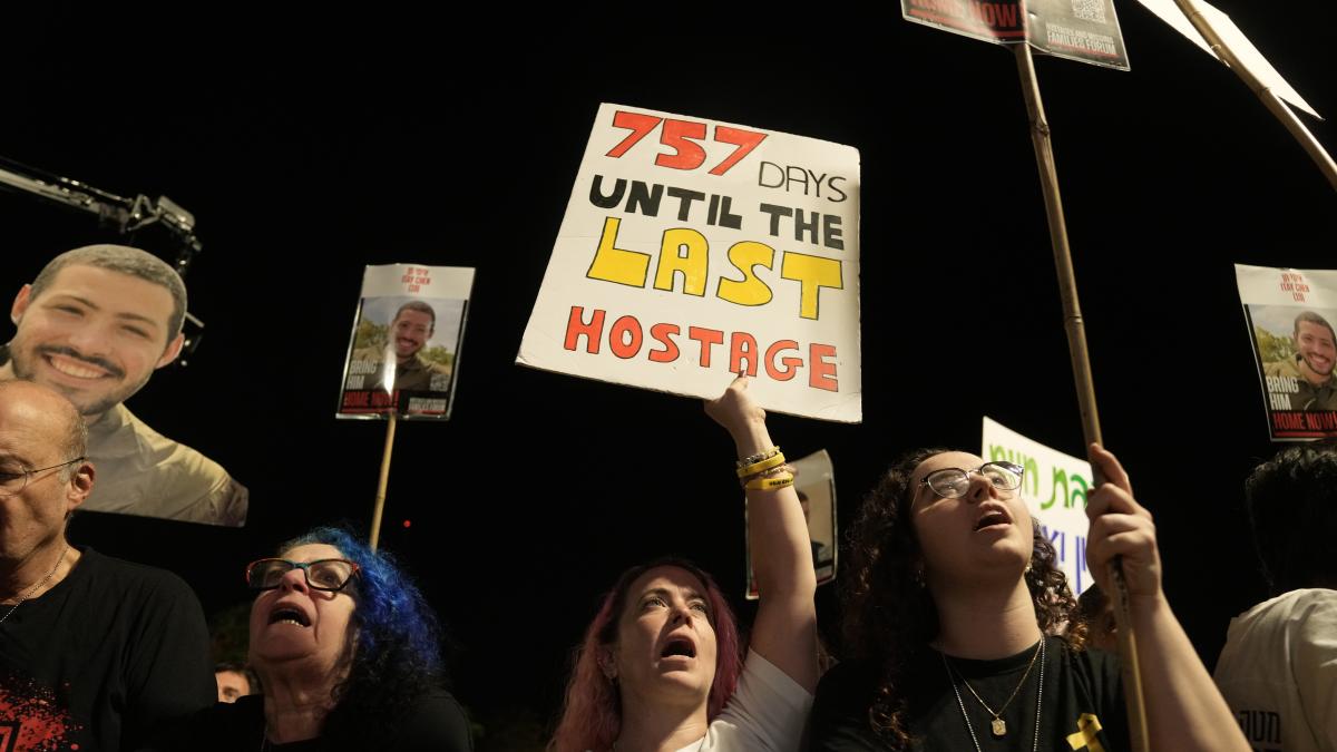 Israel recibe de la Cruz Roja los cuerpos de tres supuestos rehenes entregados por Hamás