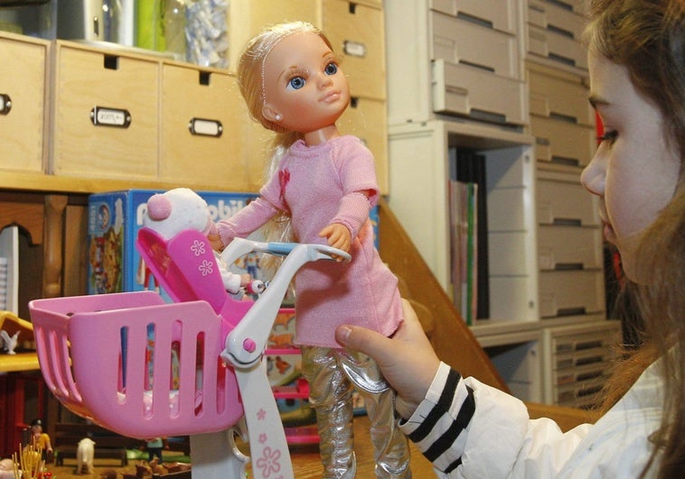 Las niñas ya no juegan con muñecas: «Son muy aburridas»