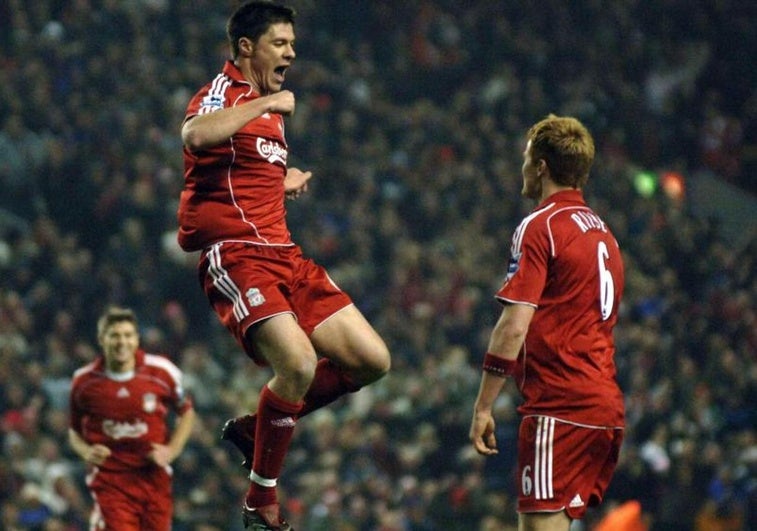El rastro de Xabi Alonso, una «leyenda» en Liverpool