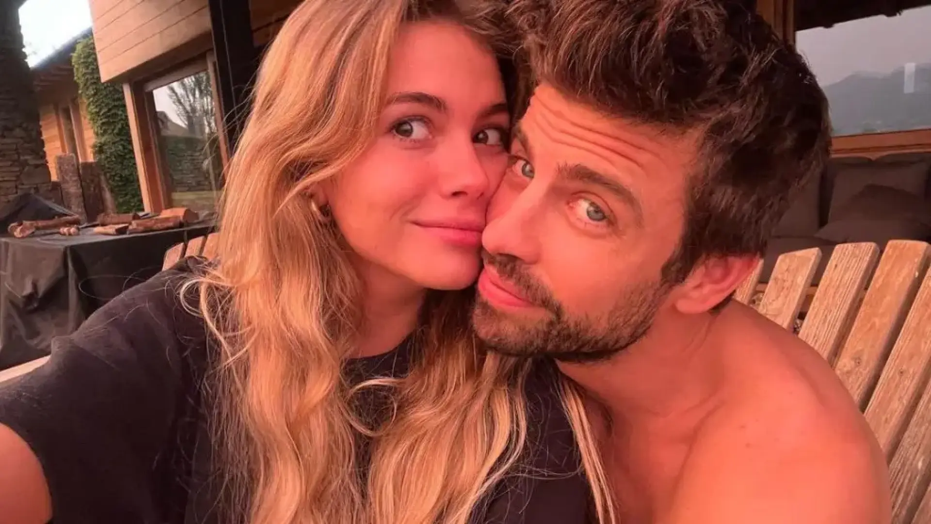Gerard Piqué y Clara Chía, pillados muy acaramelados en su última aparición