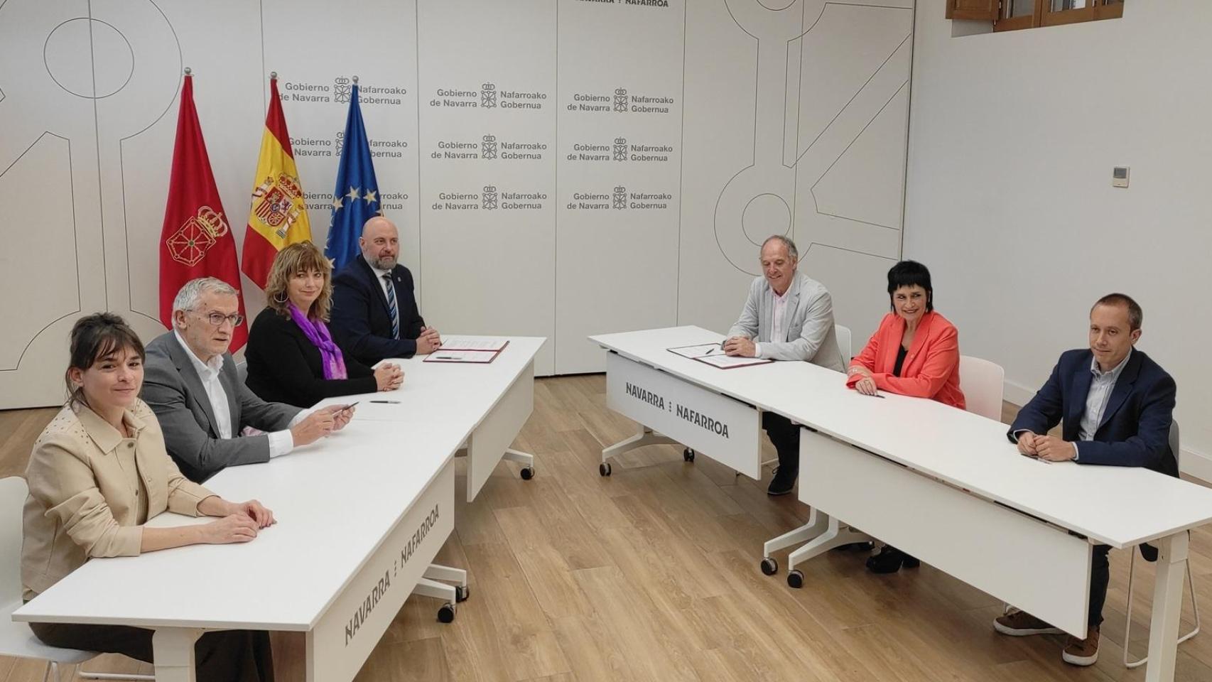 El Gobierno sigue sin condenar la brutal agresión al periodista en Pamplona pero PSOE y Bildu firman su séptimo presupuesto