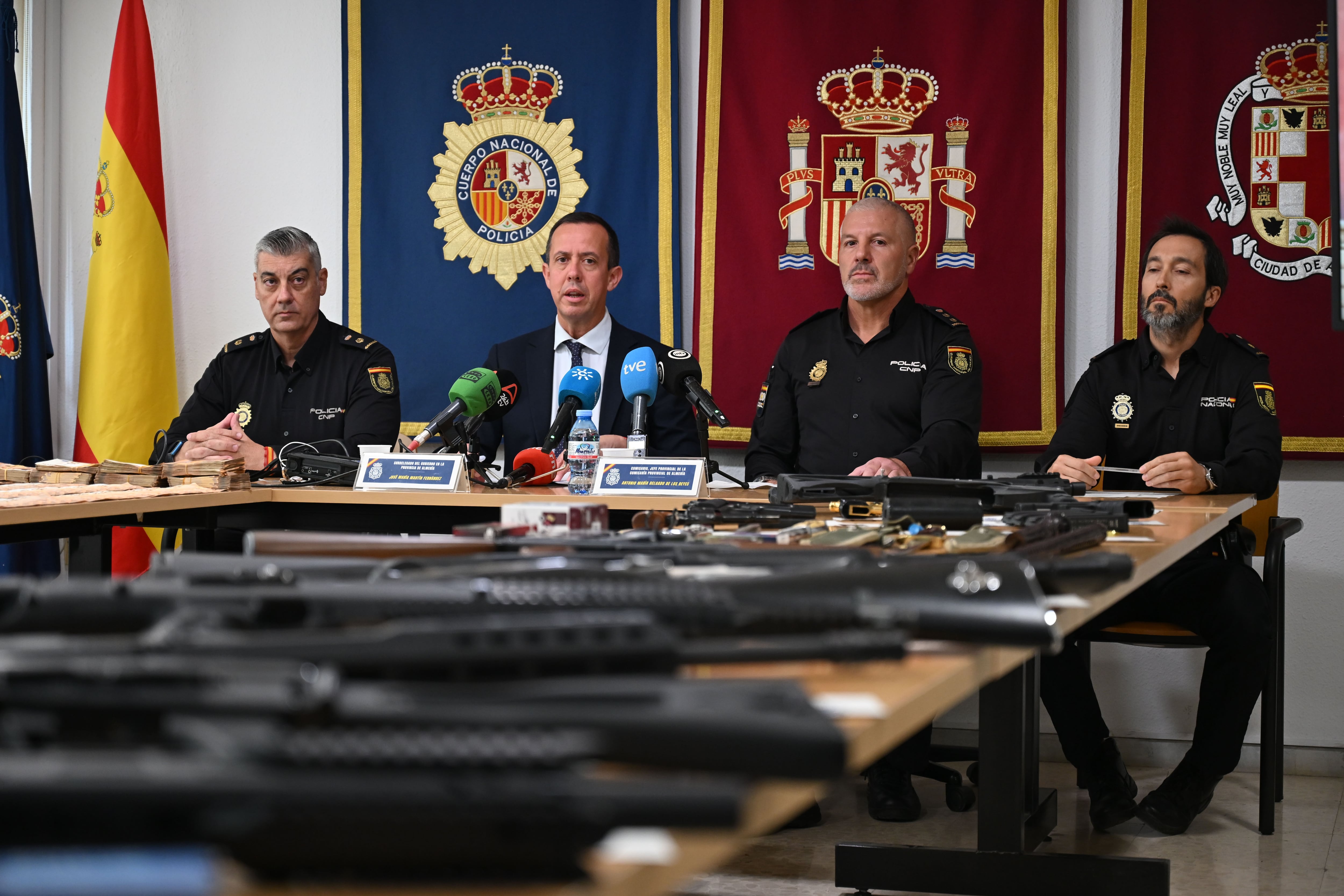 Cae una organización criminal que traficaba con marihuana y vendía armas de guerra a narcos desde Almería