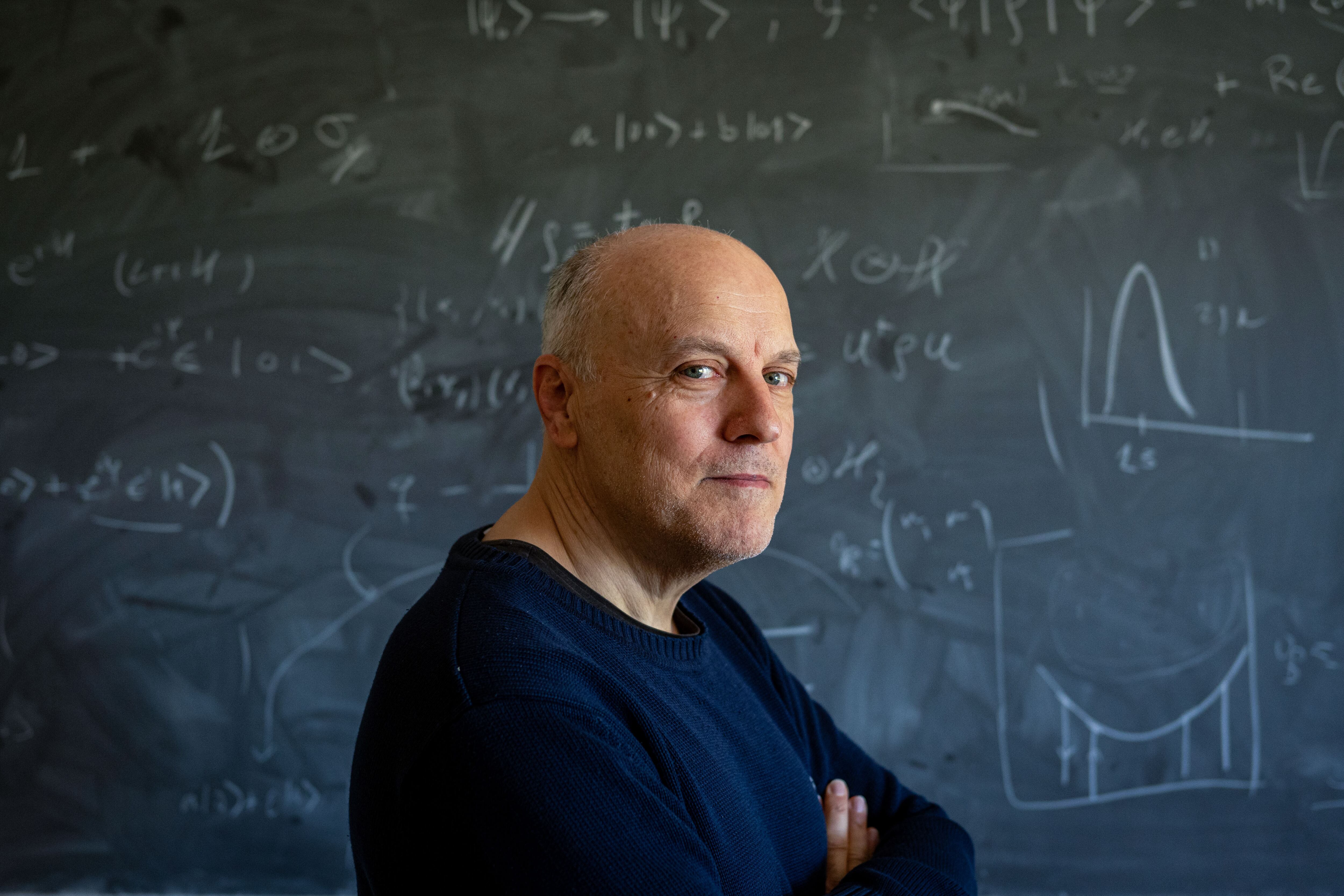 Alberto Casas, físico: “El libre albedrío es una ilusión creada por nuestro cerebro. Todo lo que va a suceder está ya escrito”