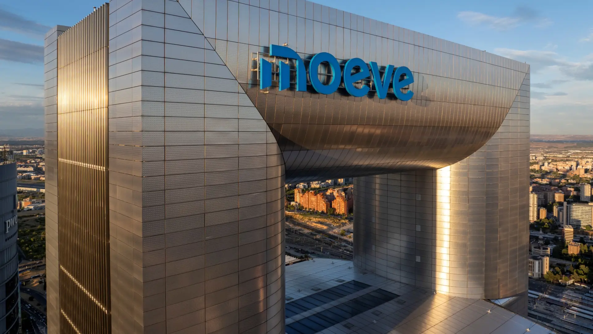 España logra que la economía crezca contaminando menos: el PIB aumenta un 45% en 10 años y las emisiones caen un 8%