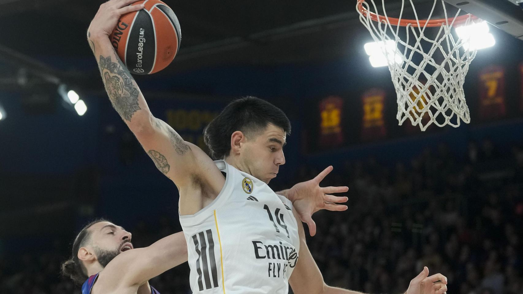 El Real Madrid mantiene su hegemonía en los Clásicos y se alza con su primera victoria a domicilio en la Euroliga