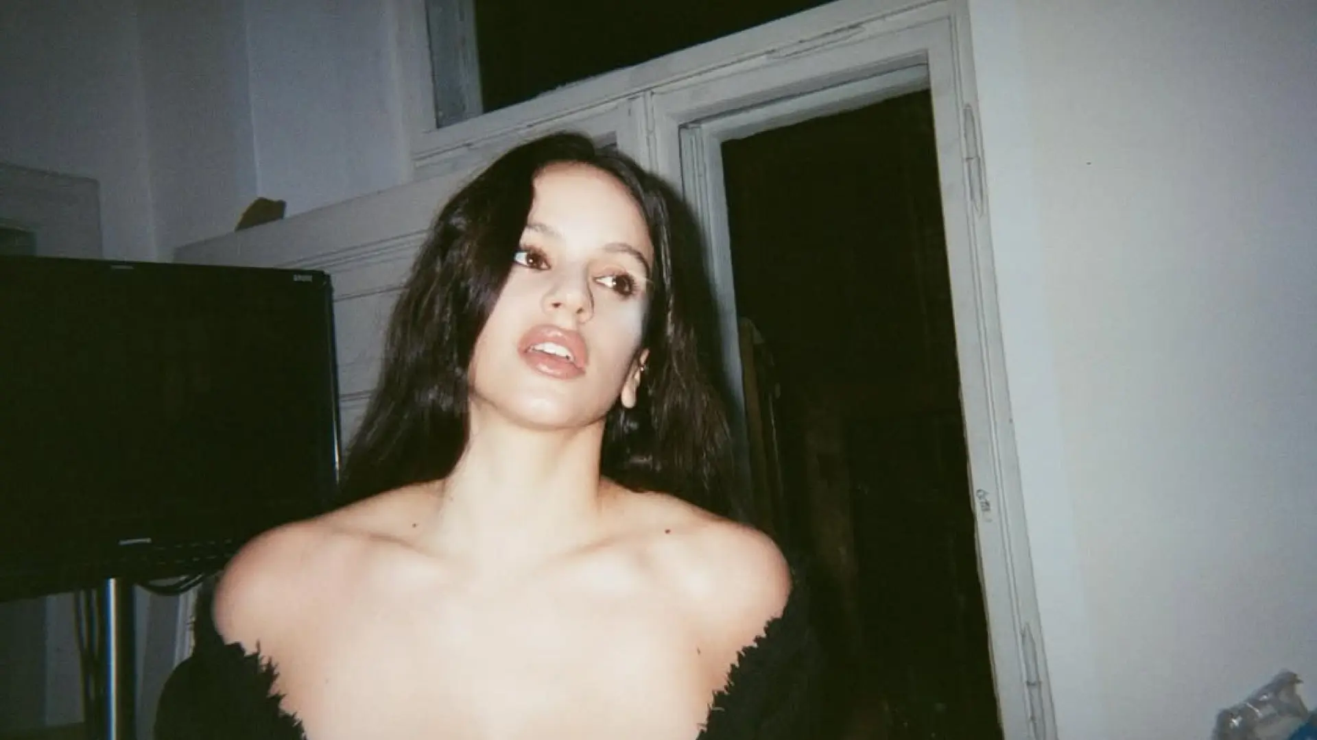 Así ha evolucionado Rosalía y su sentido de la moda: del estilo flamenco al minimalismo místico