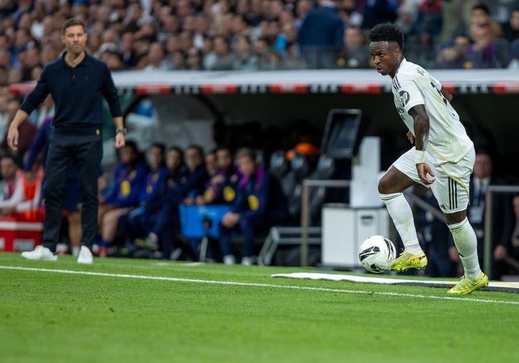 Xabi Alonso cede la titularidad a Vinicius ante el Valencia