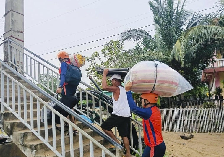 Filipinas evacúa a un millón de personas antes de la llegada del supertifón Fung-wong