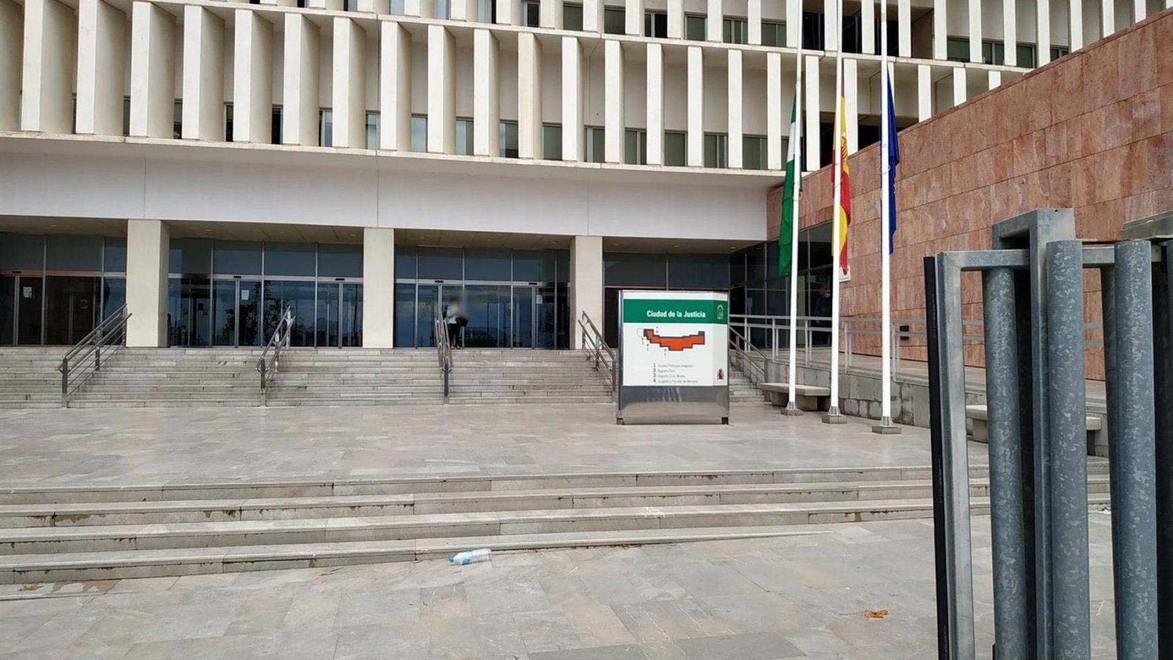 Condenado a cuatro años y medio de cárcel por robar en seis tiendas de Málaga