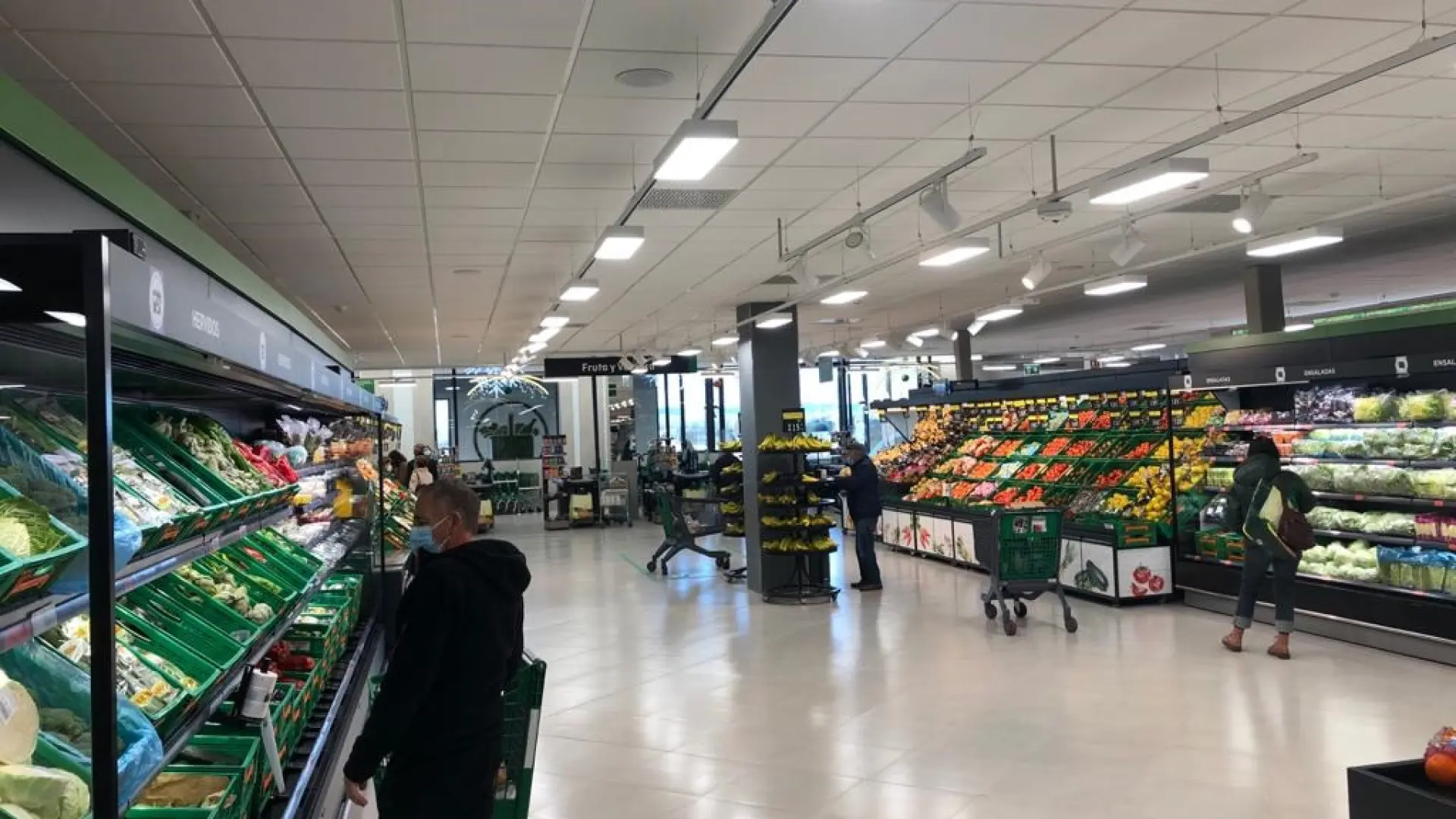 La fruta con la que debes extremar el cuidado, según un doctor: "Acumulan más pesticidas que cualquier otra"