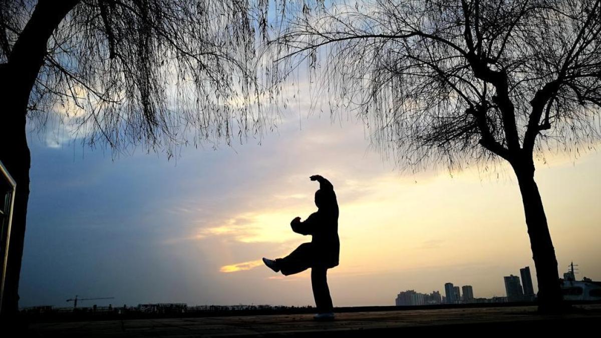El tai chi alivia el dolor y mejora la movilidad de personas con artrosis de rodilla