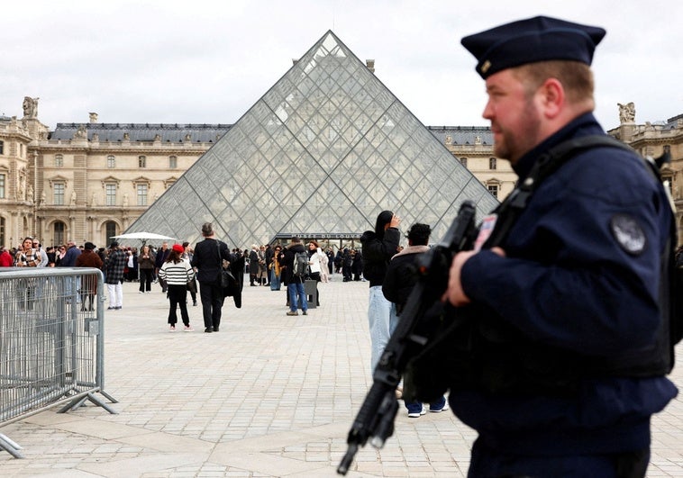 El Tribunal de Cuentas francés denuncia la irresponsabilidad histórica de los directivos del Louvre por degradar su seguridad