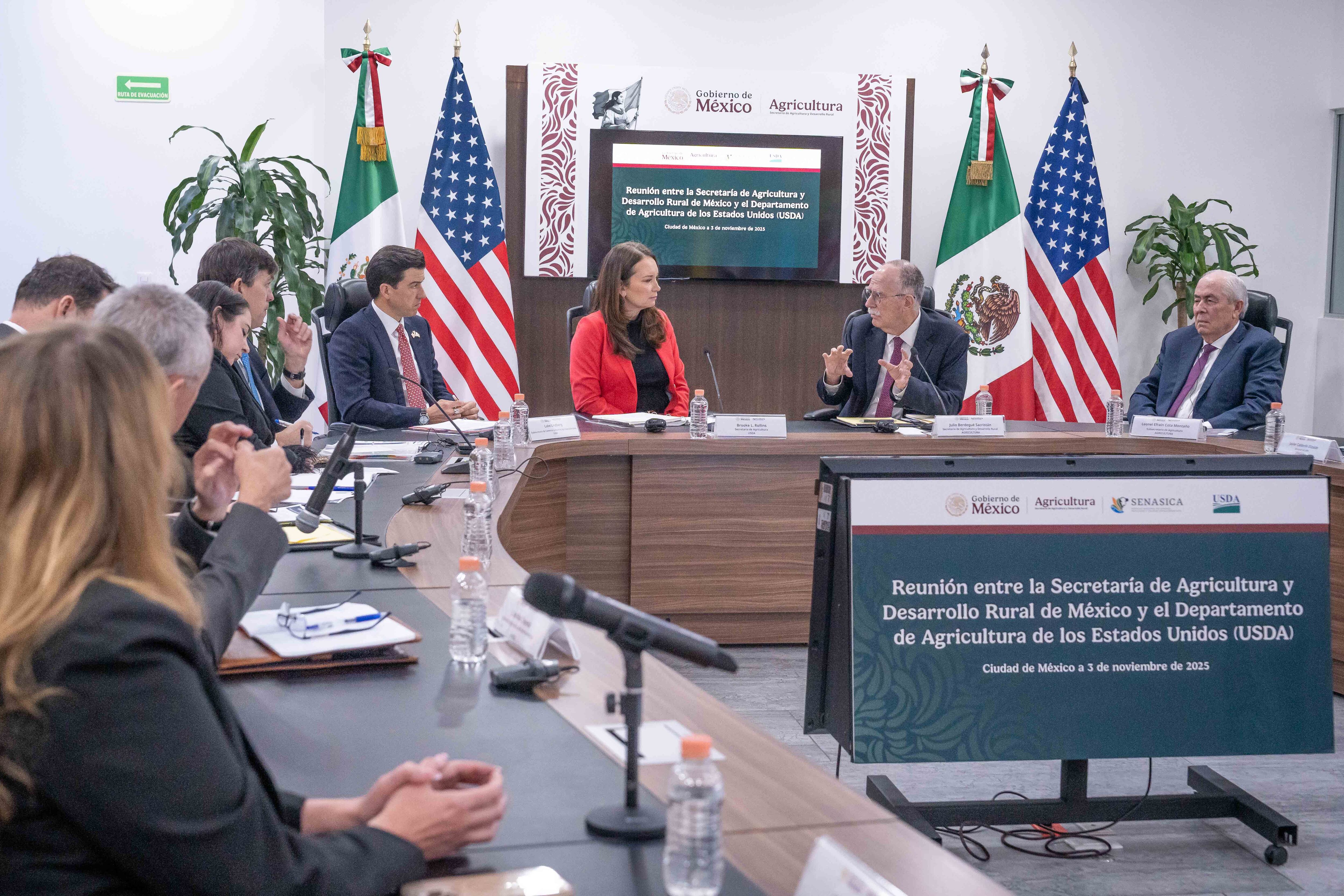 La secretaria de Agricultura estadounidense visita México para avanzar en la estrategia contra el gusano barrenador
