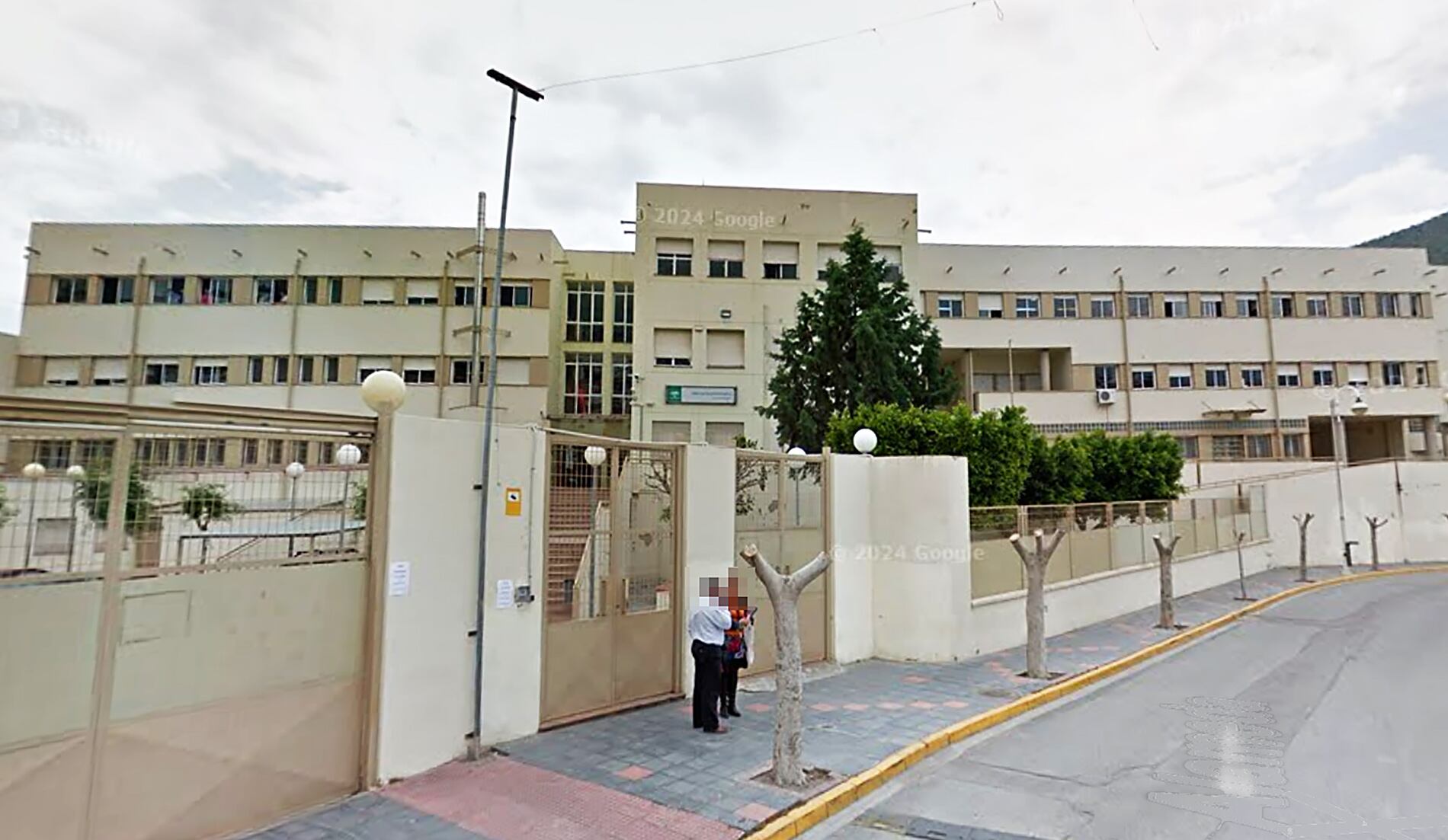 Un niño de 14 años, apuñalado por otro en la entrada al instituto en el pueblo granadino de Albuñol