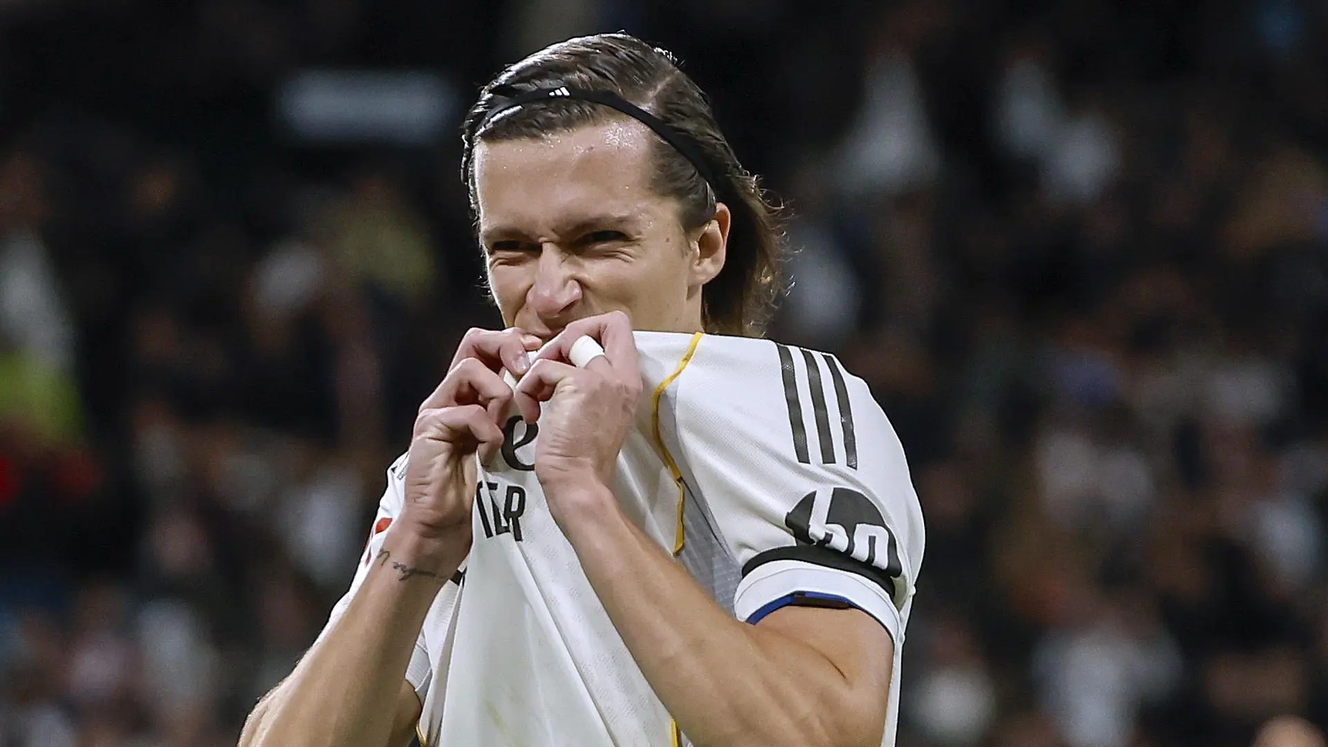 Así fue el golazo de Álvaro Carreras ante el Valencia, que levantó al Bernabéu: "Estas cosas salen de dentro"